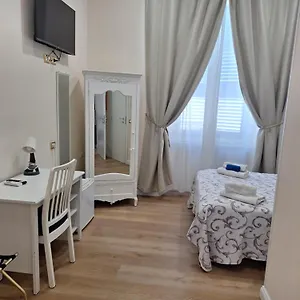 Konukevi Evergreen, Roma