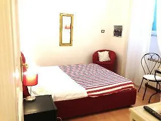 Ave Roma B&B 5*, Rome